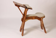 Komfortabler Stuhl aus Holz